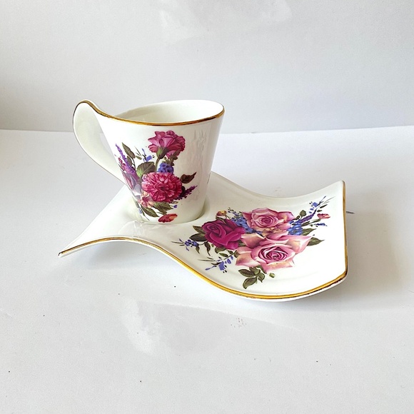 TEAOPIA Rose Teacup and Tray Snack Set in Box - Picture 2 of 10